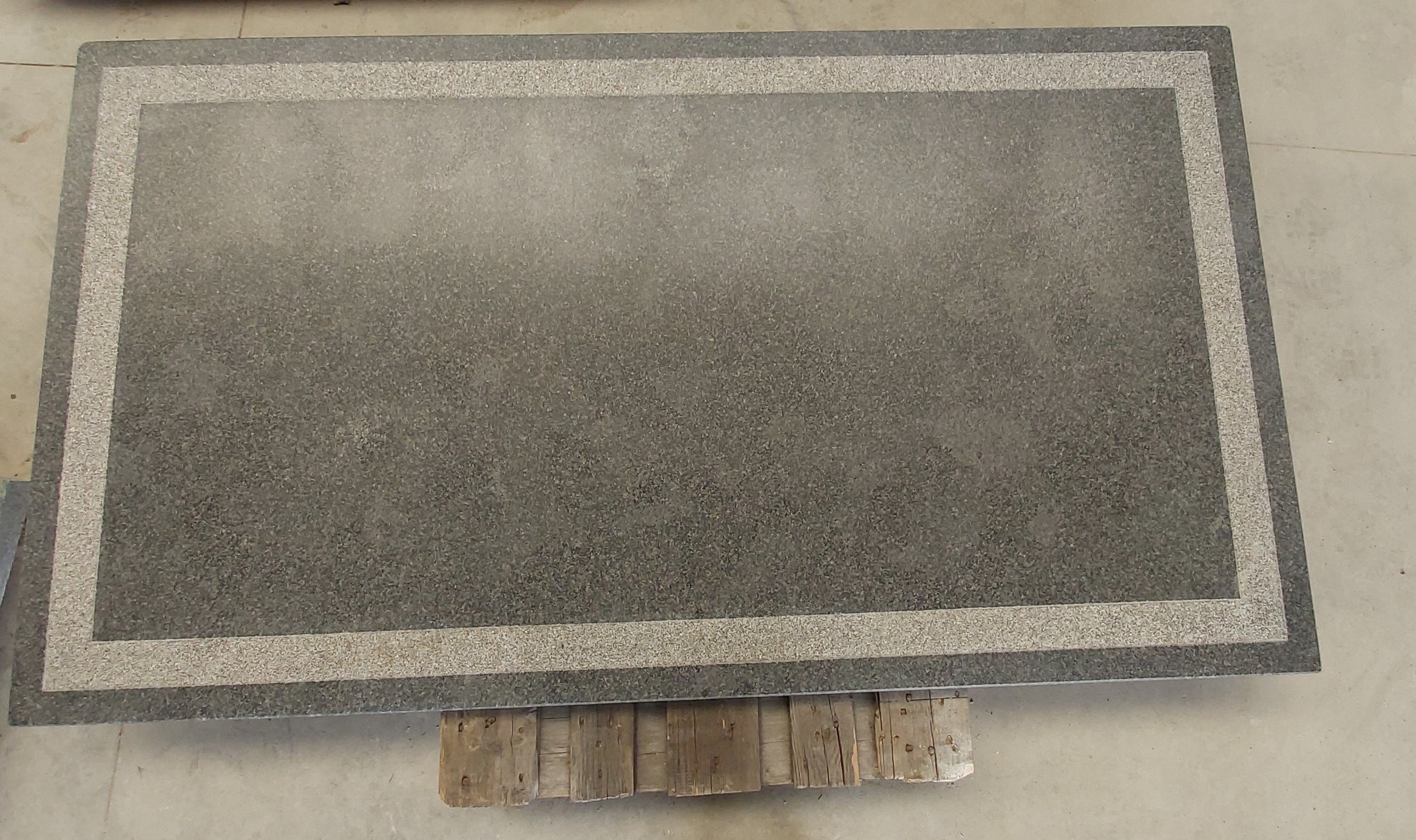 Dodelijk Opknappen knop Tafelblad Jasberg graniet met gebouchardeerde rand - MasterStone